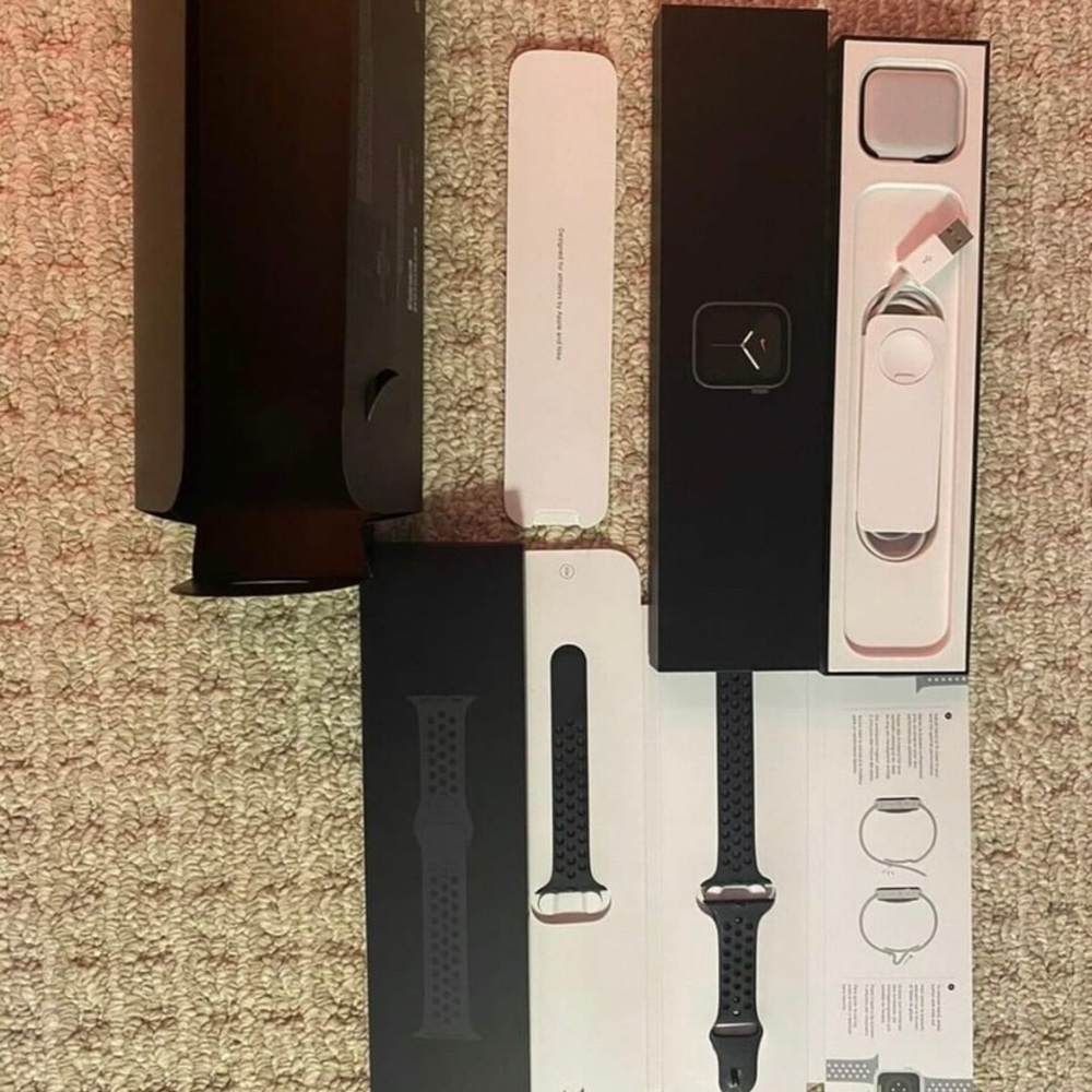 Apple Watch - Picture 4 of 4